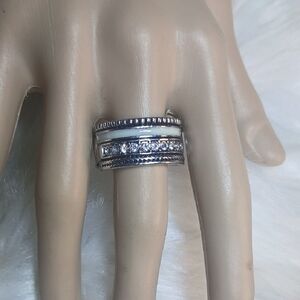 Paparazzi Silver And White Ring with Crystal Highlights Strech